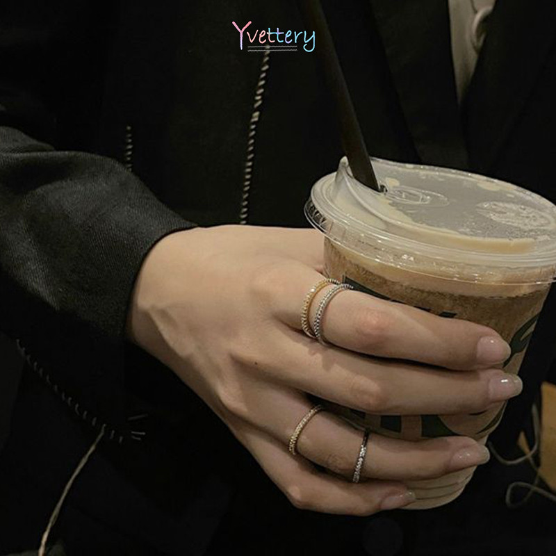 ร้านค้าไทย🌸แหวนคู่แฟชั่น แหวนฝังเพชรระดับไฮเอนด์ที่เรียบง่าย แหวนหรูหรา Vintage LightCOD