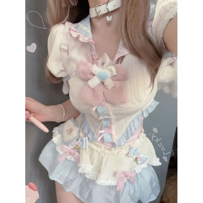 สไตล์เกาหลี กระโหลกศีรษะ เสื้อแขนสั้น และกระโปรงสั้น เอวสูง เข้ารูป สาวหวานน่ารัก. สาวฮอต เซ็กซี่