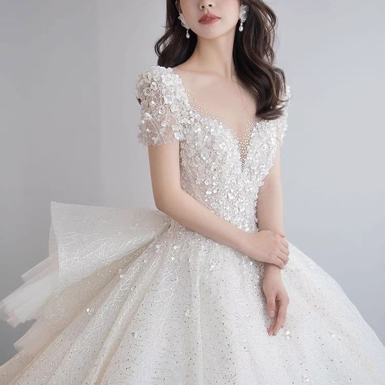สไตล์ฝรั่งเศสหางใหญ่อุตสาหกรรมหนักหรูหราออกไปข้างนอกชุดแต่งงานเบาๆ