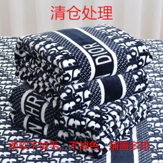 ผ้าห่มลายใหม่ ผ้าห่ม​แบรนด์เนม​ พร้อมส่งในไทย ผ้าดีมาก สวยมาก 6ฟุด 5ฟุด 3.5ฟุด ราคา