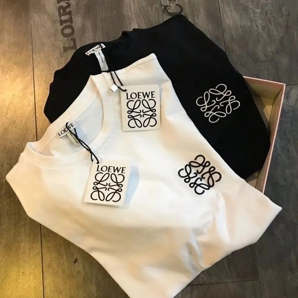 24 เสื้อยืดใหม่คุณภาพสูง เล็ก ผู้ชายและผู้หญิงสามารถสวมใส่ผ้าฝ้ายกราฟฟิตีโลโก้สีแนวโน้มการพิมพ์เสื้อยืดแขนสั้นหลวม