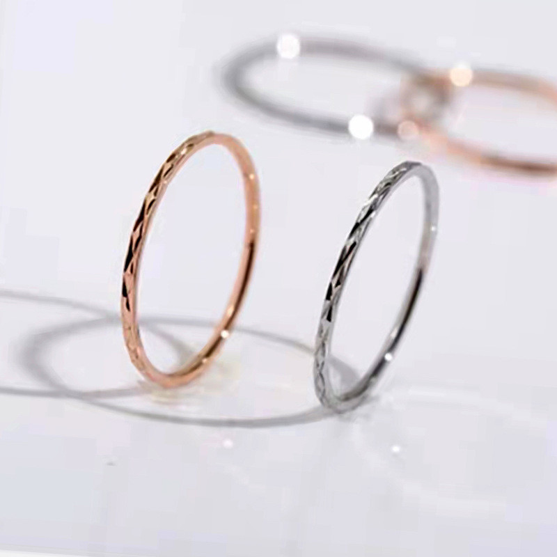 เกาหลีแฟชั่นไทเทเนียมเหล็ก Rose Gold ชุดดอกไม้แหวนส่วนบุคคล Rhombus รูปแบบเพชรแหวนคู่ที่เรียบง่ายขายส่ง