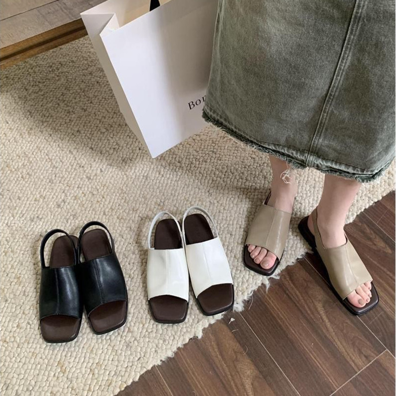 รองเท้าแตะชายหาด พื้นแบน กันลื่น น้ําหนักเบา แฟชั่นฤดูร้อน สําหรับผู้หญิง เดินทาง