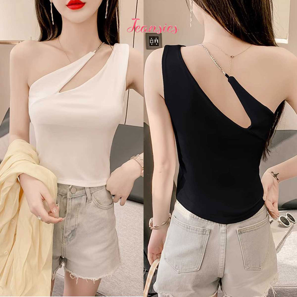 เสื้อกล้ามสีขาวแบบไม่เรียบร้อย  สำหรับสาวๆ ที่หลงใหลในสไตล์เซ็กซี่