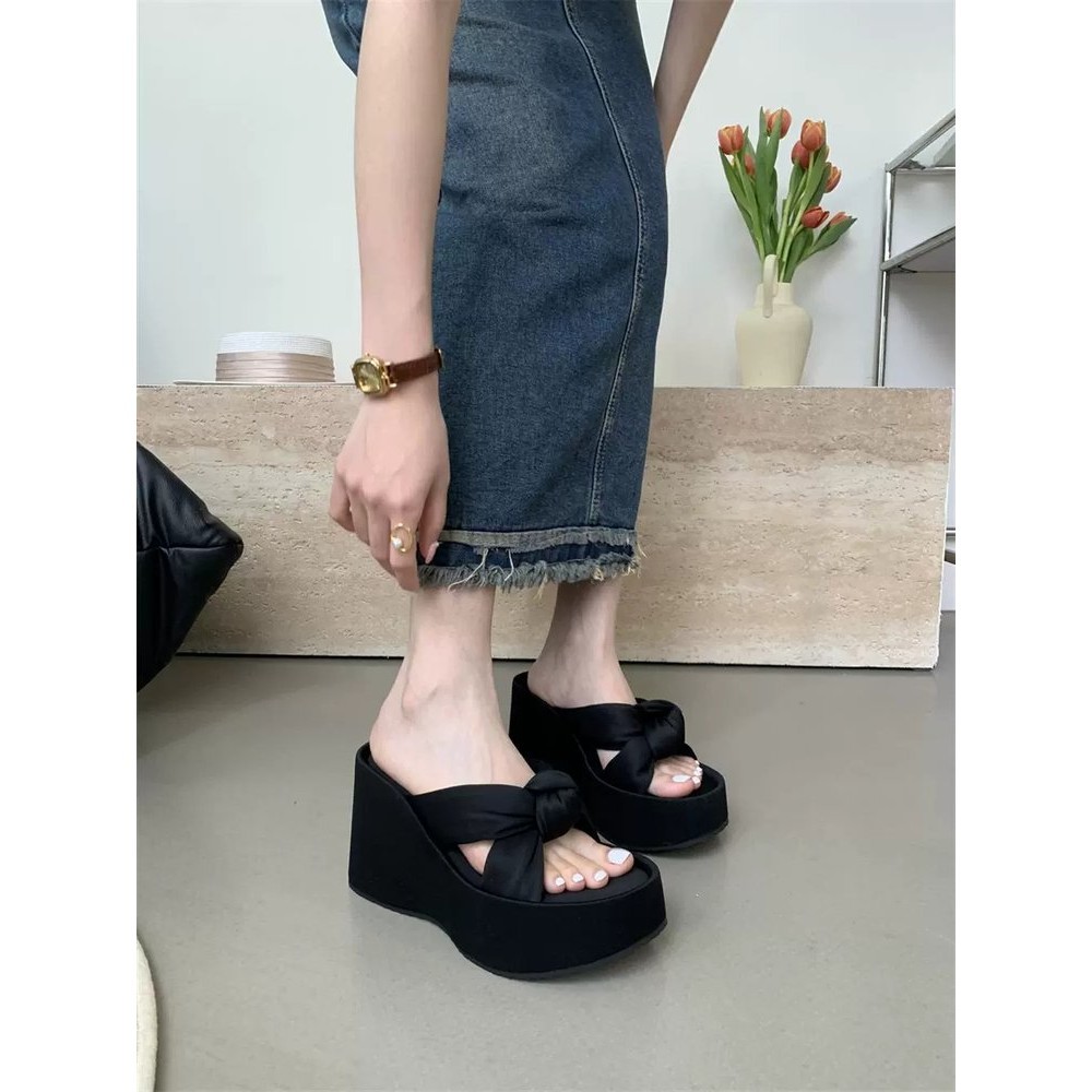 รองเท้าส้นเตารีดผู้หญิงพื้นหนาส้นสูงเป็นพิเศษ (ขนาดใหญ่กว่า 8 ซม.) รองเท้าส้นเตารีดยางแพลตฟอร์ม - รูปที่ 2