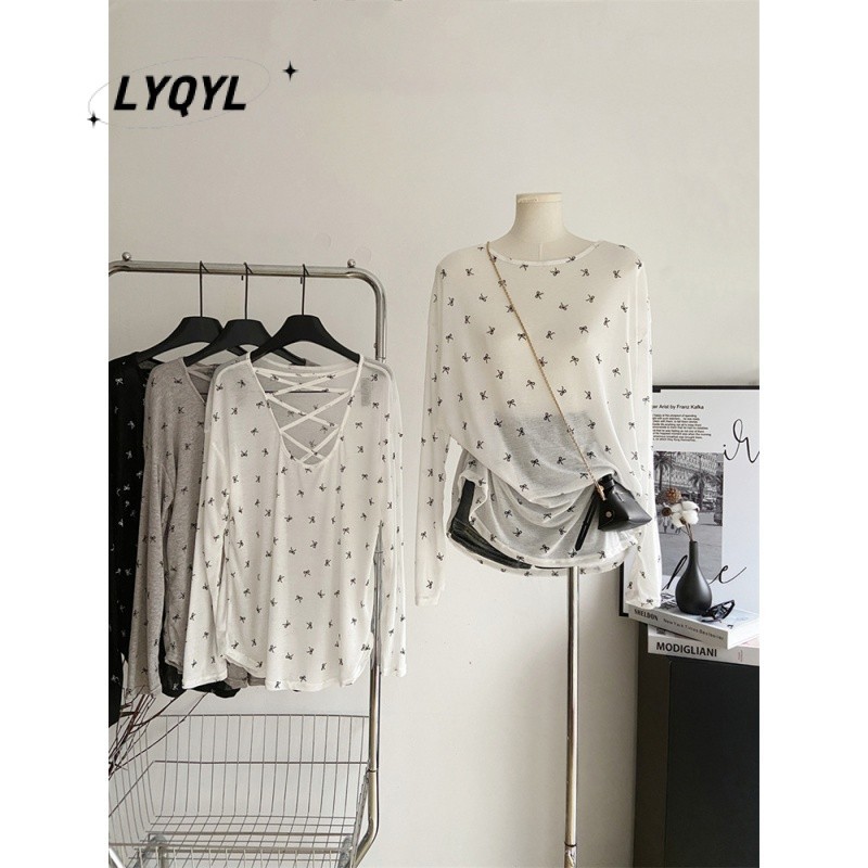 LYQYL คลังสินค้าพร้อม / ฤดูร้อน พิมพ์ โบว์ เปลือยหลัง เสื้อยืดแขนยาว ผู้หญิง หลวม คอกลม แจ๊กเก็ตหรูหรา เสื้อป้องกันแสงแดด