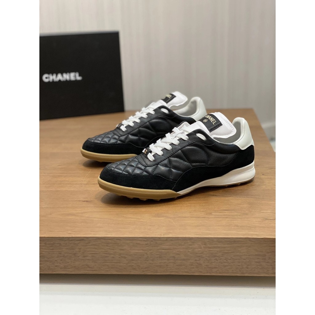 [คุณภาพสูง] Chane1 Chanel รองเท้ากีฬา รองเท้าเบสบอลลําลอง หนังแกะ ประดับเพชร สําหรับผู้ชาย