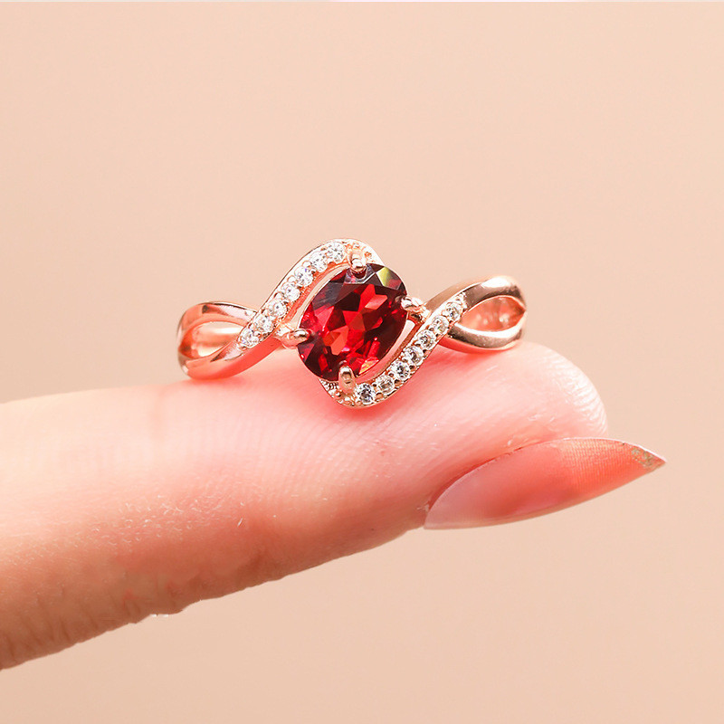 Creative Geometry ทับทิมเพชรคริสตัล Rose Gold ไทเทเนียมเหล ็ กผู ้ หญิงแฟชั ่ นเครื ่ องประดับงานแต ่ งงานหมั ้ นแหวนปรับขนาด