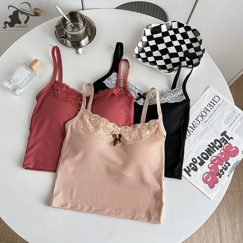 Lishu ฤดูร้อนแฟชั่นคอวีโบว์ลูกไม้ Patchwork Slim Camisole พร้อมแผ่นหน้าอก th