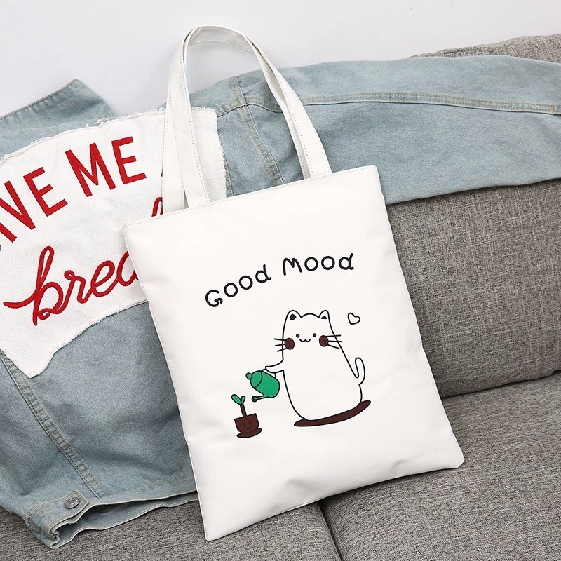 กระเป๋าสะพาย แมว ถุงผ้า มีซิป Tote Bag กระเป๋าผ้าสุดคิ้วท์ เนื้อผ้าดี สีสวย ลายสกรีน น่ารัก กระเป๋าผ้าดิบสีครีม มีลาย