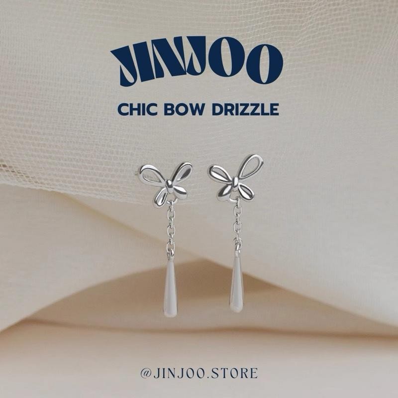 Jinjoo ต่างหูผีเสื้อ รุ่น Chic Bow Drizzle ดีไซน์เป็นโบเล็ก ๆ และมีจี้หยดน้ำห้อยลงมา (แป้นทับ925+จุกยาง)