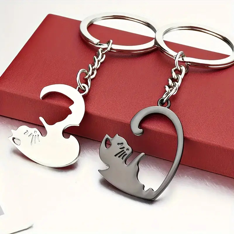 2 ชิ ้ นสีดําสีขาวแมว Key Chain Patchwork หัวใจรอบคู ่ รักพวงกุญแจโลหะกระเป ๋ าเป ้ สะพายหลังผู ้ ถือกุญแจรถของขวัญวันวาเลนไทน ์