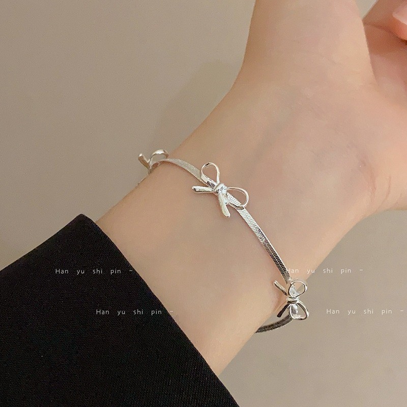 สร้อยข้อมือเด็กผู้หญิงเงินโลหะงูโซ่กระดูกสร้อยข้อมือโบว์โลหะสําหรับผู้หญิง 2024 เครื่องประดับแฟชั่นใหม่