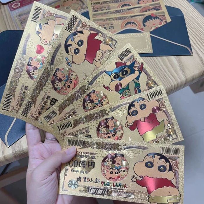 การ์ตูนญี่ปุ่น Super Fire Crayon Shin-Chan Gold Banknote Peripheral Creative Plastic Gold Foil Bankn