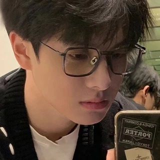 แว่นสายตา ยาว 2 เลนส์ มอง ใกล้ ไกล ใส่ เดิน ได้ แว่นตา ออกแดดเปลี่ยนสี ผู้ชาย ผู้หญิง กรอบแว่นตา +100 ~ +400 เลนส์กระจก วิสัยทัศน์ที่ชัดเจน เลนส์เปลี่ยนเป็นสีเทา ตัดแสง