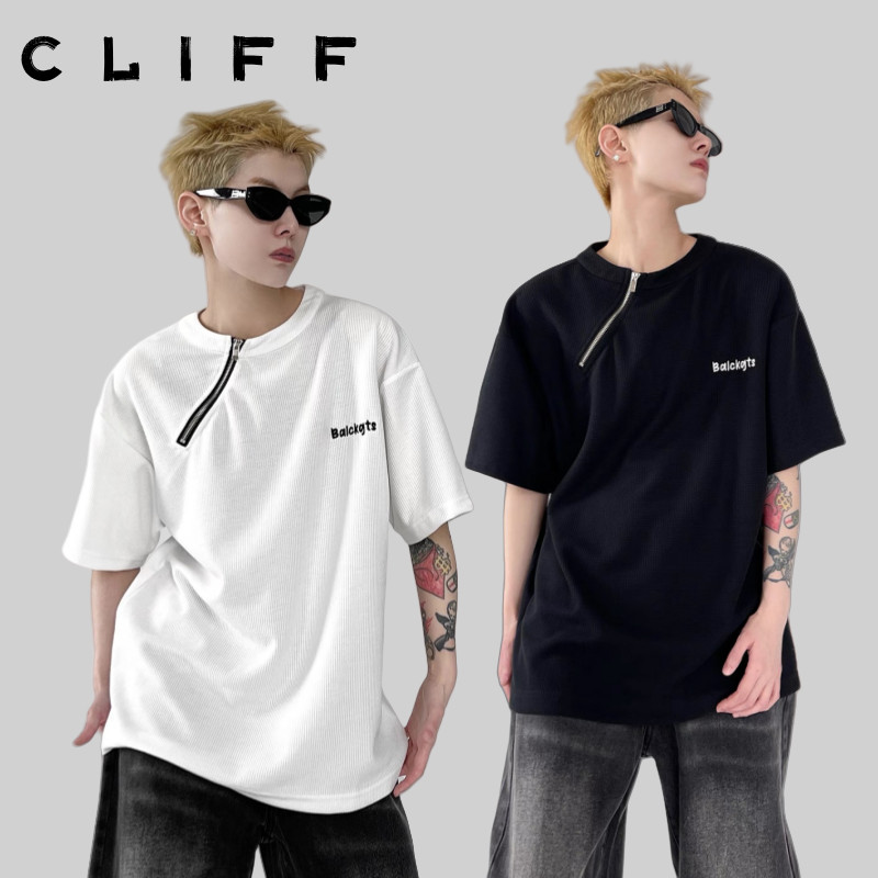 CLIFF-COD✅แขนสั้นผู้ชาย มีซิป ลายฉลาก วาฟเฟิล สไตล์เกาหลี เสื้อยืดวาฟเฟิลด์ คอกลม เรียบง่ายระบายอากาศ