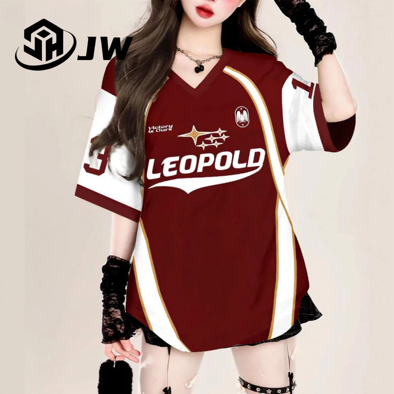 2025 เสื้อกีฬาแขนสั้นคอวีหวานแฟชั่นใหม่ เจอร์ซีย์น่ารักสำหรับเด็กผู้หญิง สไตล์เกาหลี แฟชั่นแห้งเร็ว น้ำหนักเบา สบาย คู่แขนสั้น สไตล์ฮิปฮอปหลวม ผ้าแฟชั่นสตรีท สไตล์เกาหลี ยูนิเซ็กซ์ เสื้อฟุตบอลหลวมขนาดใหญ่ เสื้อยืดกีฬาผู้หญิง thumbnail 5