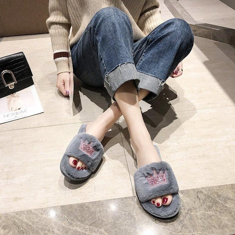 Yuki🎀SH-1-05 รองเท้าแตะผ้าขน ใส่เดินในบ้าน นิ่มใส่สบายมาก ลายมงกุฎ