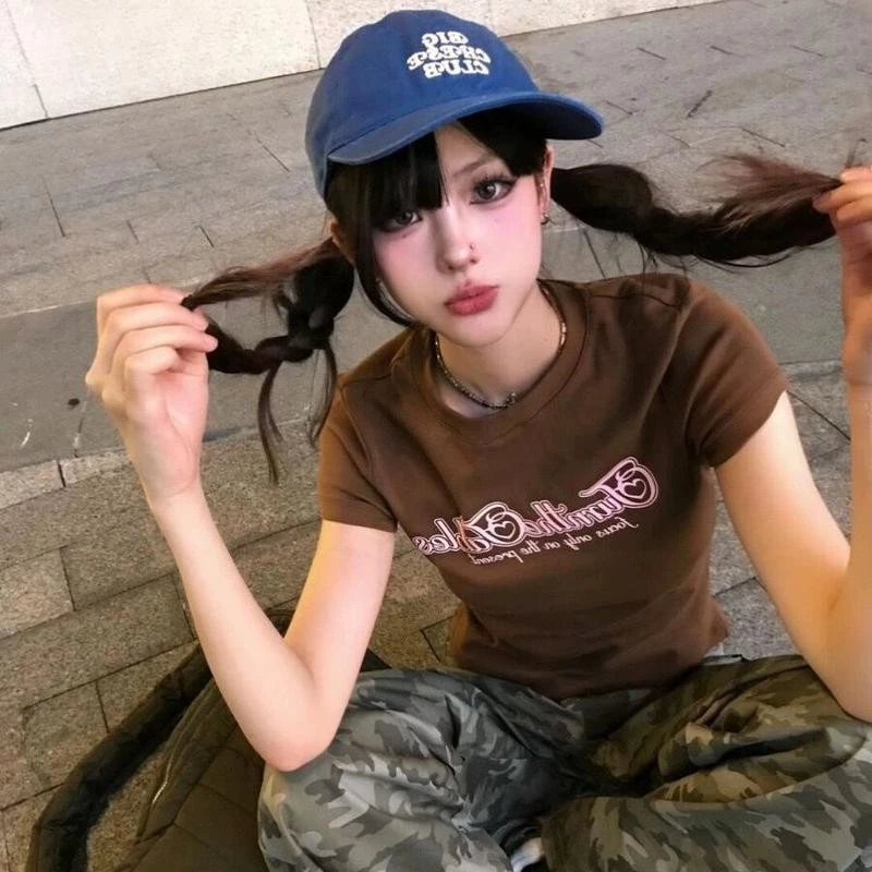 เสื้อยืดแขนสั้นผู้หญิง ลายกราฟิกเสื้อยืดแตาล สำหรับผู้หญิง ใส่หน้าร้อน เสื้อทรงสกินนี่