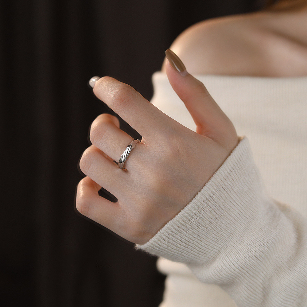 เวอร ์ ชั ่ นเกาหลี Minimalist ปุ ่ มรูปแบบแหวนอเนกประสงค ์ Twisted Texture แหวนเครื ่ องประดับ