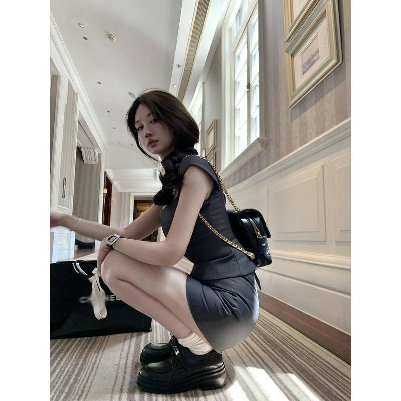 Xyzkuli สาวสไตล์กระโหลกสูทหญิงฤดูร้อนสาวร้อนสแควร์คอแคบ-เอวสั้นด้านบนกระโปรงครึ่งความยาวกระโปรงสั้นชุดสองชิ้น