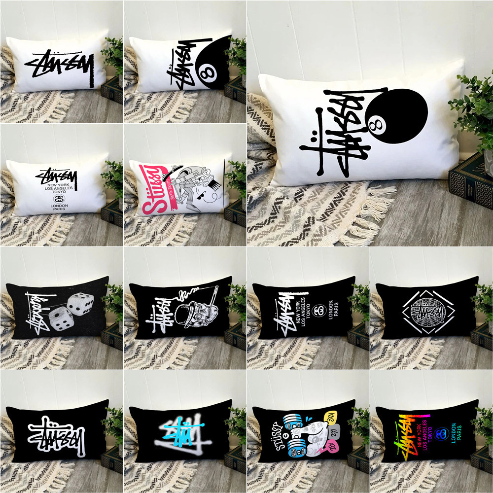 Art Stussy โลโก้ปลอกหมอนรูปสี่เหลี่ยมผืนผ้าด้านเดียวพิมพ์โพลีเอสเตอร์เบาะรองนั่งตกแต่งบ้านของขวัญที่ดีที่สุด (ไม่มี Core)