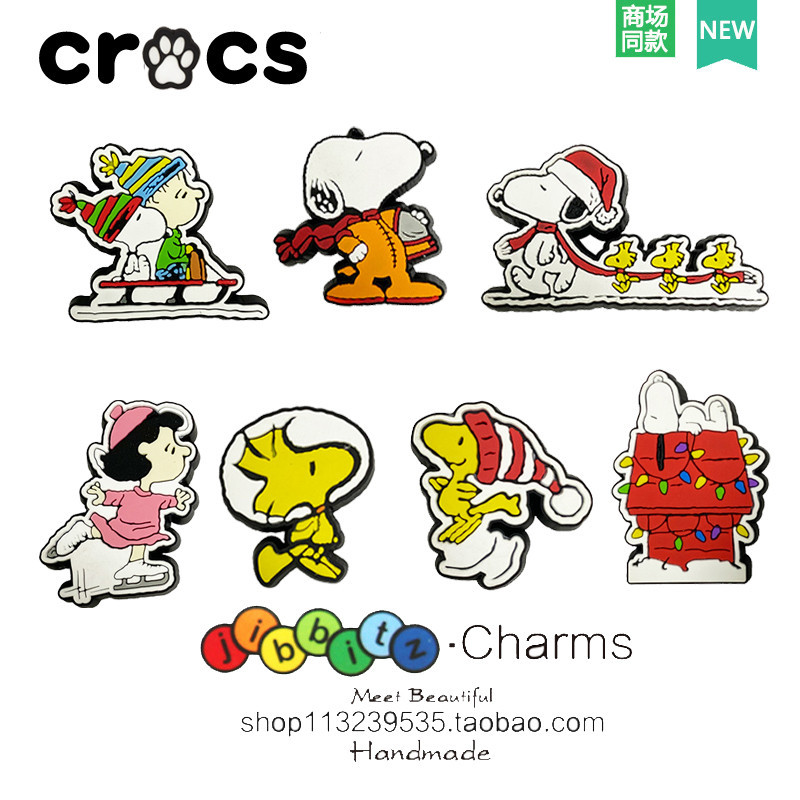 Crocs อุปกรณ์เสริมรองเท้าชายหาด จระเข้ แท้หัวเข็มขัดปรับได้เล่นสกีลายสนูปปี้สีขาว