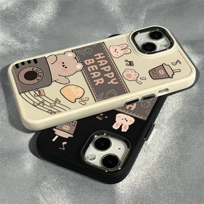 การ์ตูนชานมสีน้ําตาลหมีน้อยเคสโทรศัพท์เข้ากันได้สําหรับ ไอโฟน 15 14 13 12 11 มือโปร สูงสุด เอ็กซ์อาร์ X SX กับ2020 7 8 บวกปลอกนุ่มซิลิโคนหลุมขนาดใหญ่เลนส์โลหะฝาหลัง