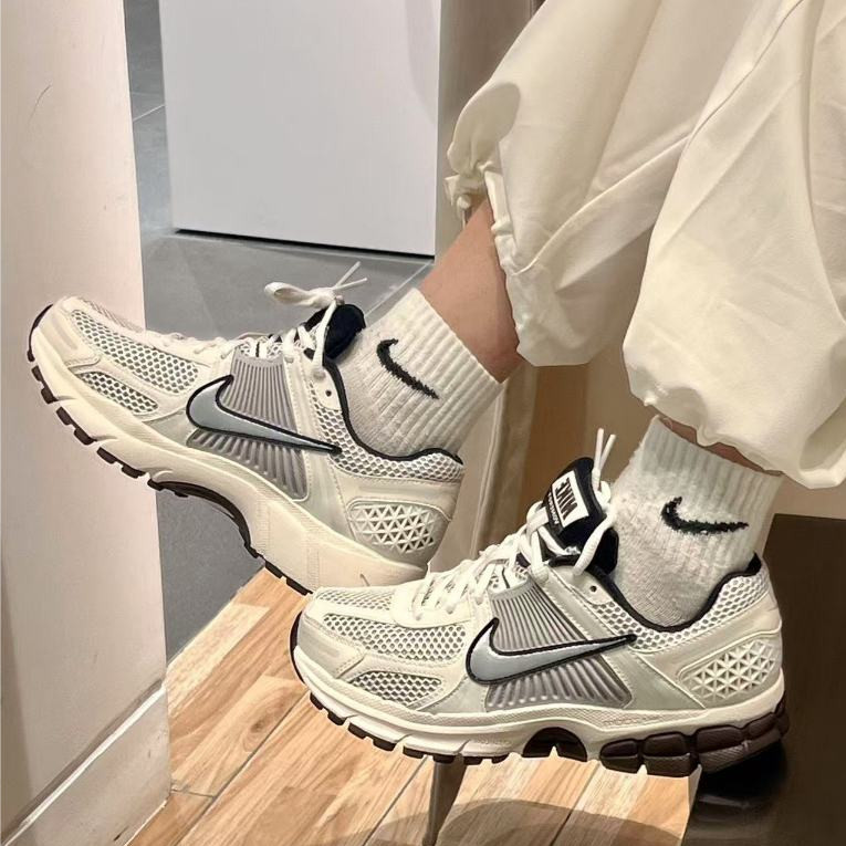 🔥พรีออเดอร์🔥💯 Nike air zoom vomero 5 ( HM9657-001 ) (  FJ2028-001 ) (   HF1553-200 )   รองเท้าผู้ชายและผู้หญิงแท้