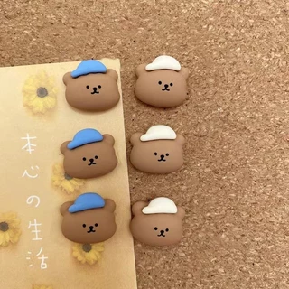 หมุดดันบิสกิต แฮนด์เมด รูปการ์ตูนหมีบราวน์น่ารัก 6 ชิ้น สําหรับตกแต่งห้องเรียน หมุดปักกระดานไม้ก๊อก หมุดดันผ้าสักหลาด ลายการ์ตูนหมี สีน้ําตาล สําหรับตกแต่งผนัง ห้องเรียน หนังสือพิมพ์ 6 ชิ้น