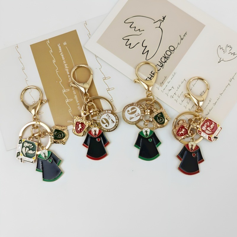 แฟชั ่ น Harry Magic ชุดพวงกุญแจโลหะ Hogwarts วิทยาลัย Badge Keyring สําหรับผู ้ หญิงผู ้ ชายกระเป ๋ าถือจี ้ อุปกรณ ์ เสริมของขวัญสําเร ็ จการศึกษา