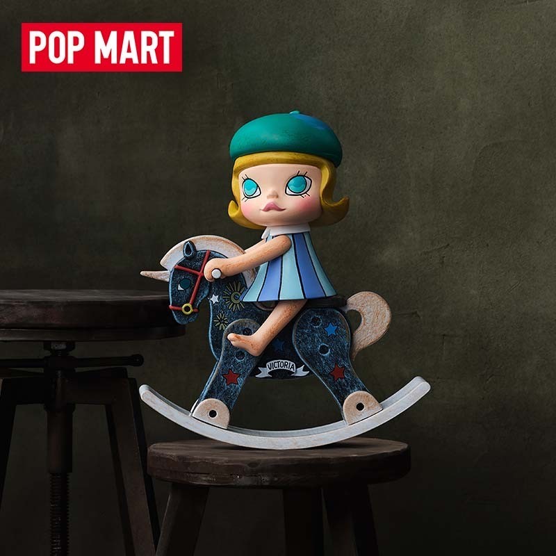 ของแท้ popmart MOLLY รูปปั้นครบรอบคลาสสิกชุดย้อนยุคประติมากรรมครบรอบชุดย้อนยุคคลาสสิก