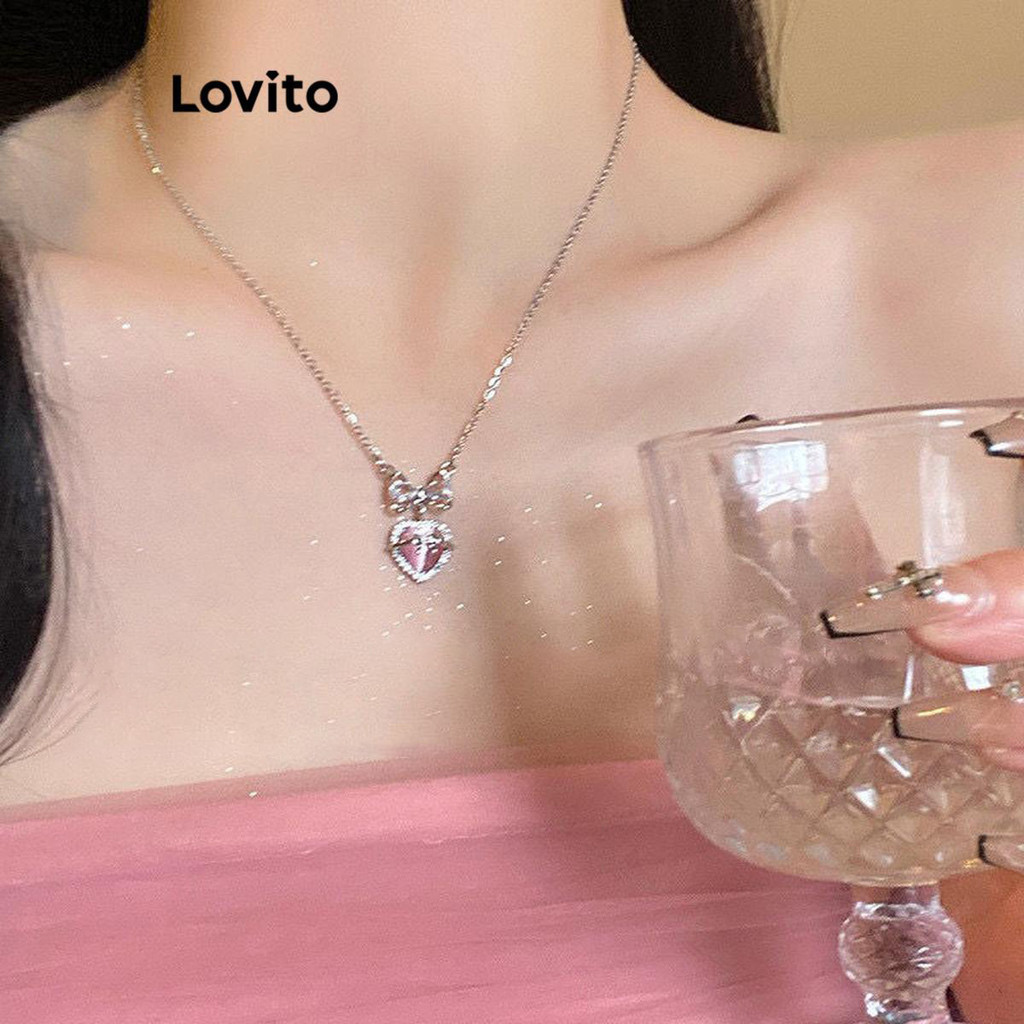 Lovito สร้อยคอผู้หญิง จี้รูปโบว์ หัวใจ แต่งพลอยเทียม สไตล์ลำลอง LFA20202