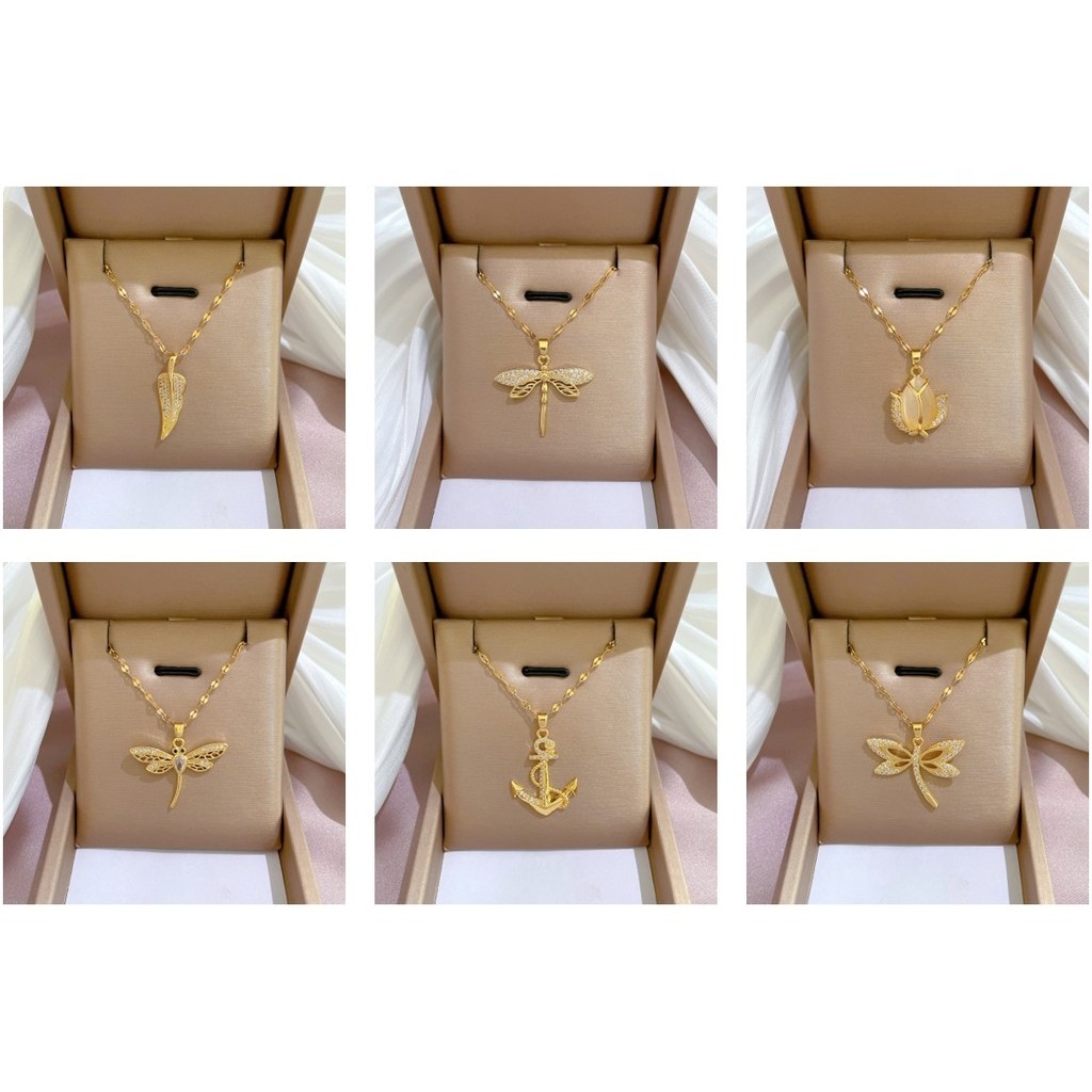 18k Gold Lucky จี้สร้อยคอแฟชั่นผู้หญิง Lotus จี้ Minimalist สไตล์ Dragonfly Niche Anchor High-end Leaf Chain ไทเทเนียมเหล็กเครื่องประดับสตรีอุปกรณ์เสริม