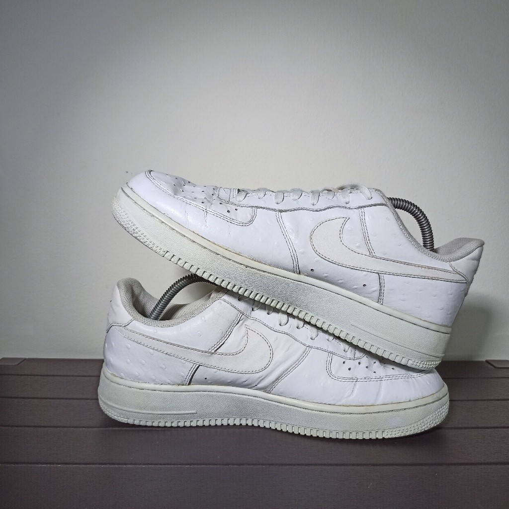 Nike Air Force 1 นกกระจอกเทศ 44 / 28 cm AF1 สีขาวมือสองของแท้ 100% (A136) รองเท้ารถไฟ