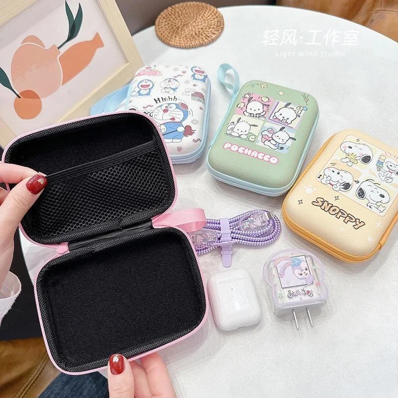 น่ารัก Kuromi Sanrio อะนิเมะคอลเลกชันกล่องเก็บการ์ดเคสแข็ง Y2K หูฟังกระเป๋ากันน้ําสายเคเบิลข้อมูลเหรียญป้องกันกระเป๋า