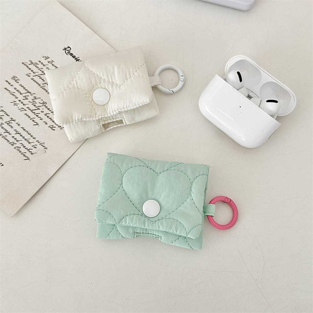 Love Heart Quilted Macaronกระเป๋าใส่เหรียญInsสไตล์ใหม่AirPodsชุดหูฟังบลูทูธน่ารักสีธรรมดาชุดหูฟังการจัดเก็บป้องกันกระเป๋านุ่ม
