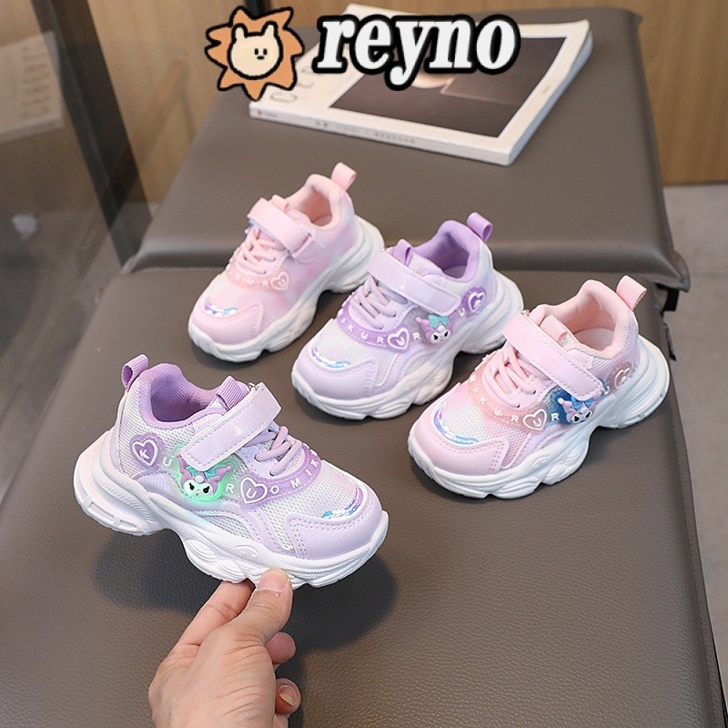 Reyno Kawaii รองเท้าผ้าใบลําลอง แบบนิ่ม น้ําหนักเบา ลายการ์ตูนอนิเมะ Kuromi สําหรับเด็กผู้หญิง เหมาะกับการเล่นกีฬา