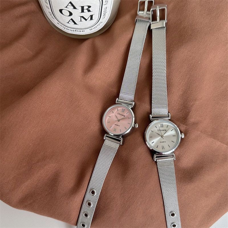 นาฬิกาผู ้ หญิงแฟชั ่ นหน ้ าปัดขนาดเล ็ ก All-Match Quartz Mechanical Watch