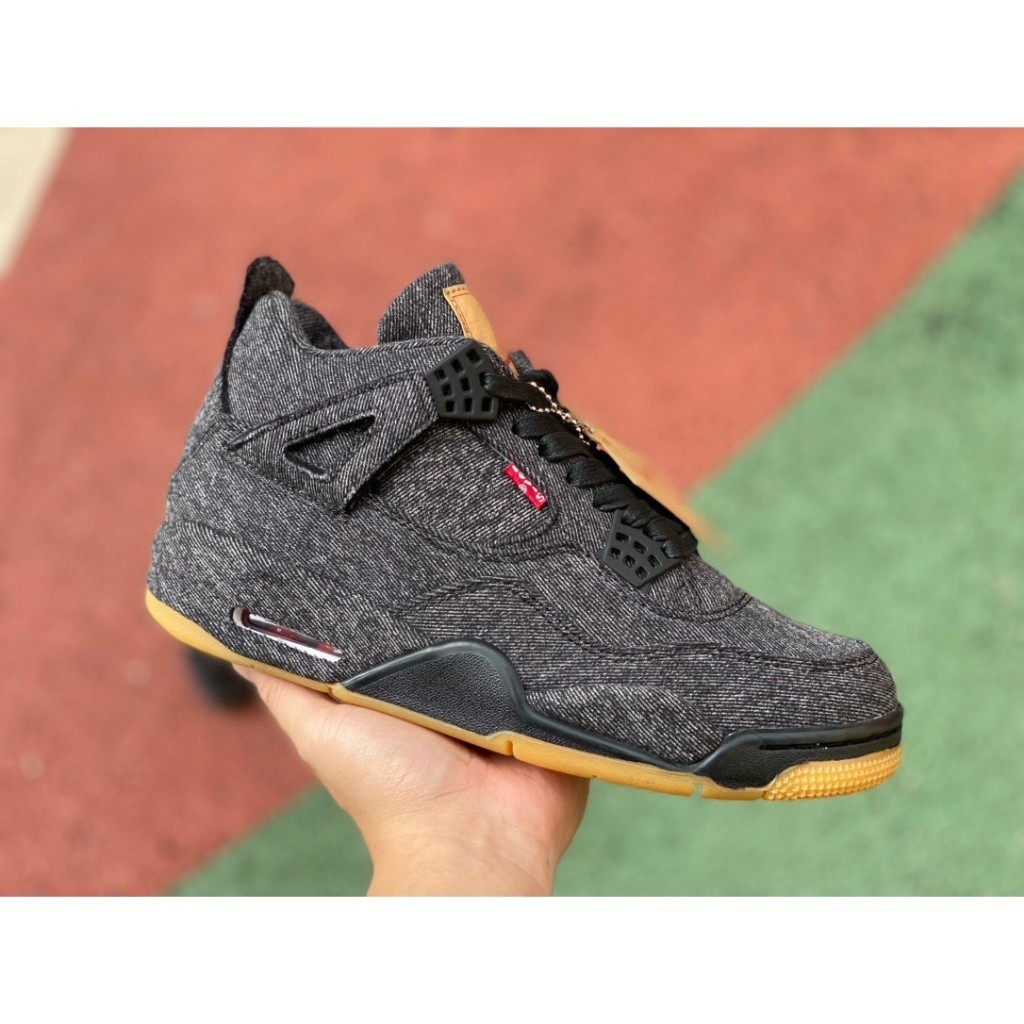 2024 Ready stock 3 สี LEvis x Air Jordan 4 Retro Black รองเท้าวิ่งผู้ชาย AJ4 รองเท้าบาสเก็ตบอล AQ910