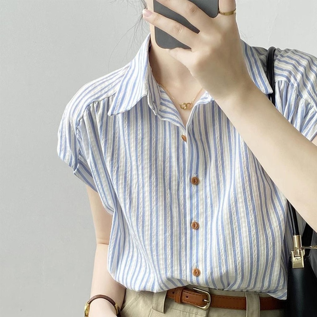 Lune_Graceเสื้อเชิ้ตแขนตัด ลายทางกระดุมหน้าเก๋ๆ ใหม่2024 summer แฟชั่นแนวเกาหลี ใส่ได้ทั้งผู้หญิงและผู้ชาย รุ่นw396