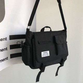 Minimalist Casual กระเป๋าสะพายข้างแฟชั่นกระเป๋าพร็อพนักเรียน