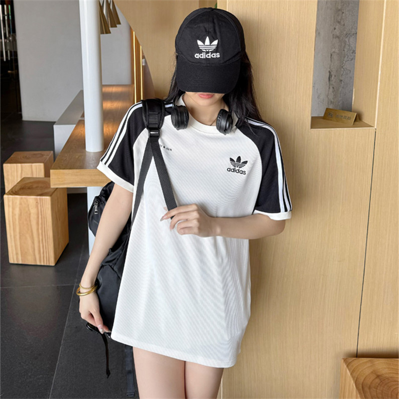 เสื้อยืดแขนสั้นผ้าฝ้ายปักลายผู้หญิงฤดูร้อนคู่กีฬาลําลองเสื้อยืดคอกลมหลวม