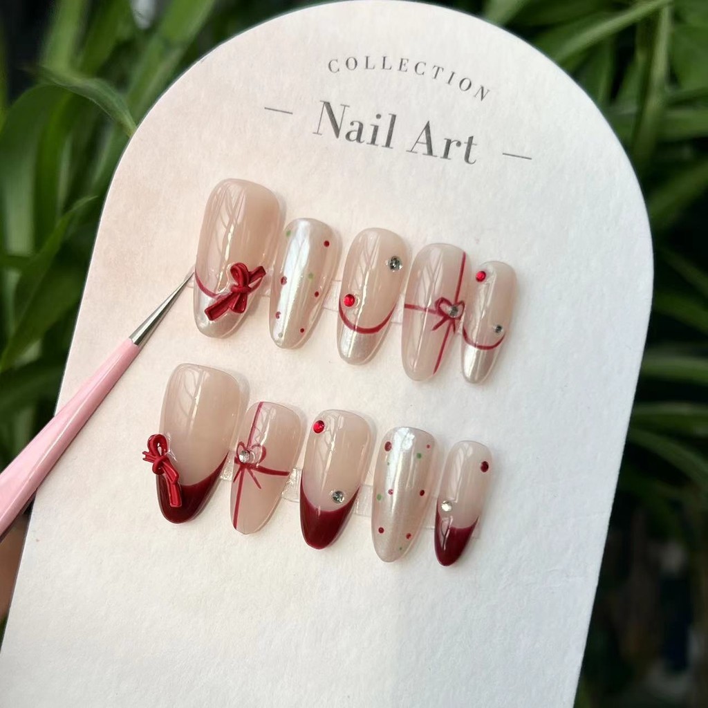 ไวน์สีแดงฝรั่งเศสที่ทําด้วยมือสวมใส่เล็บลายจุดโบว์วินเทจเล็บสไตล์เจ้าหญิงหวานรูปไข่เล็บปลอม