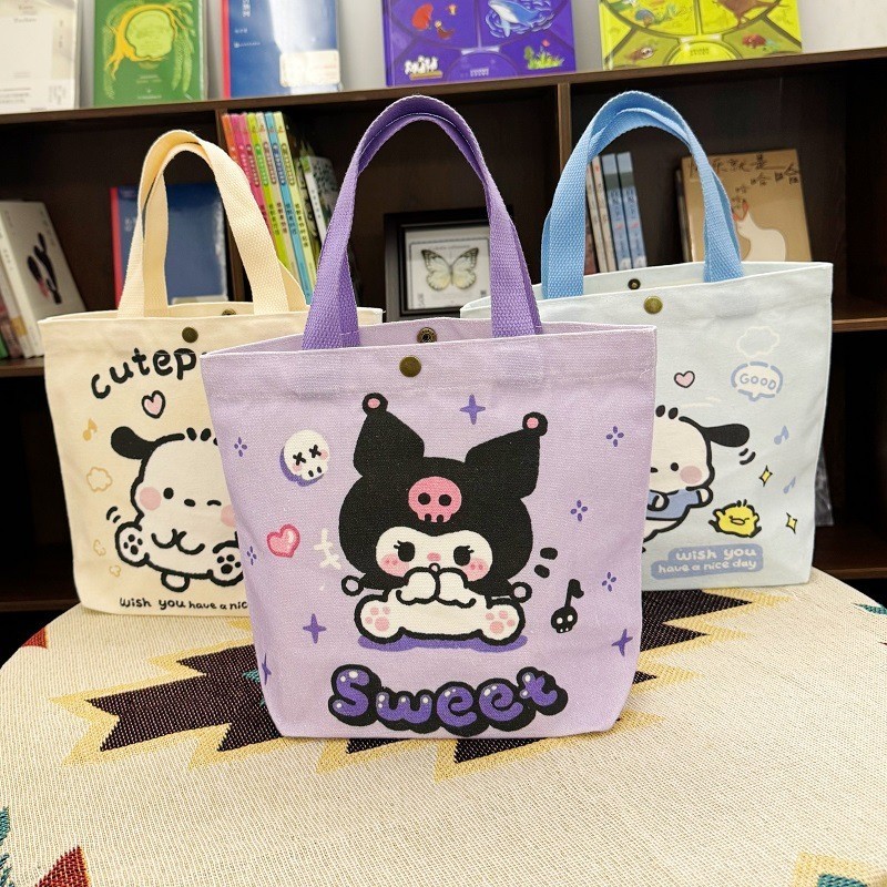 Sanrio กระเป๋าผ้าใบการ์ตูน Kuromi Melody Cinnamoroll กระเป๋าสะพายแบบพกพาญี่ปุ่นและขนาดใหญ่ความจุกระเป๋าช้อปปิ้งกระเป๋าเดินทางของขวัญของเล่น