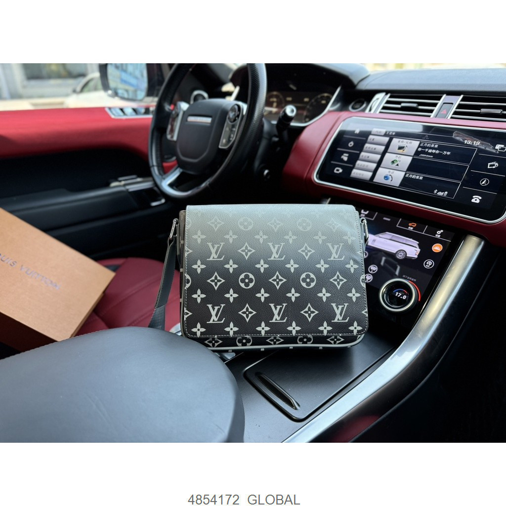 กระเป๋าสะพายข้างผู้ชาย L-District PM