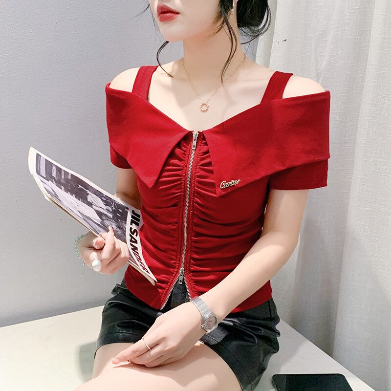 Miou ทรงเข้ารูปและดีไซน์เพรียวบาง ทันสมัยและมีสไตล์ ซิปกรีดเสื้อลายทางไม่สม่ําเสมอผ้าฝ้ายฤดูร้อนแขนสั้นปิดไหล่เสื้อยืดผู้หญิง 2024 รุ่นใหม่