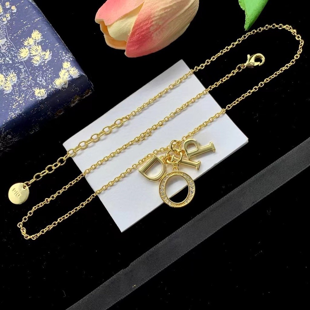 2023 ตัวอักษรภาษาอังกฤษ Flow สร้อยคอทองเหลืองหญิง NO.NRD121109005290