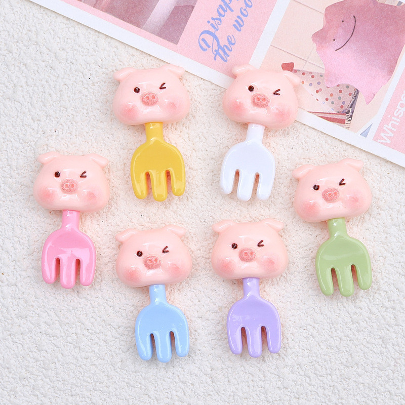 [3 #] น่ารักลูกหมูส้อมการ์ตูนครีมกาวอุปกรณ์เสริมรูรองเท้าหัวเข็มขัดวัสดุอุปกรณ์เรซินทําเองเครื่องประดับกิ๊บ XD