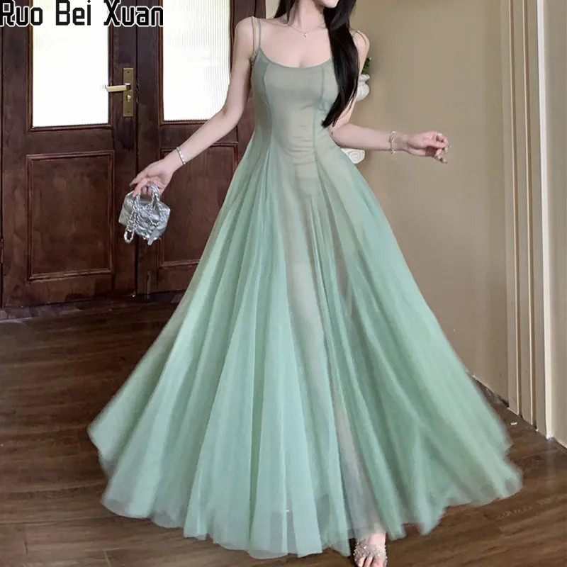 Ruo Bei Xuan ชุดเดรสสายเอี๊ยมเปลือยหลังสําหรับผู้หญิงสไตล์วันหยุดฝรั่งเศสเอวนางฟ้าริมทะเลกระโปรงยาวท